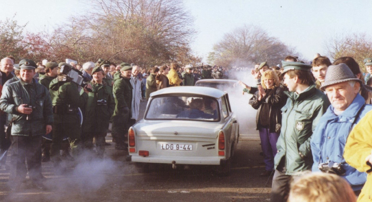 1989_11-12 -10.05 Uhr Autobahn Obersuhl Grenzöffnung Geschichtsverein Wildeck Mauerfall Gerstungen Untersuhl
