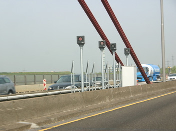 A1 Autobahn Rheinbrücke Leverkusen Geschwindigkeitskontrolle Blitzer Radargeräte 94