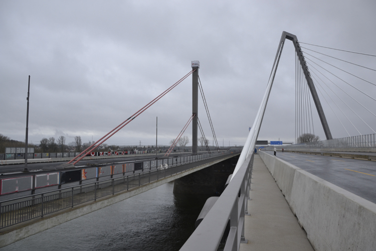 A1 Rheinbrücke Leverkusen Köln Verkehrsfreigabe Autobahn 60