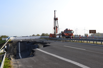 A20 Ostseeautobahn abgesackt Tribsees Straßendammrutschung Fahrbahnsenkung 443