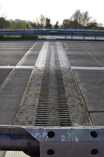 A20 Ostseeautobahn abgesackt Tribsees Trebeltalbrcke Fahrbahnbergang 407