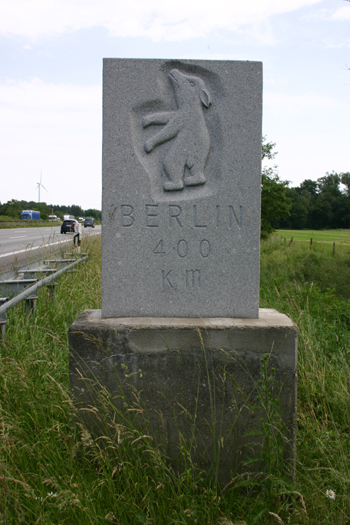 A2 Autobahn Kilometerstein Berliner Bär Gütersloh