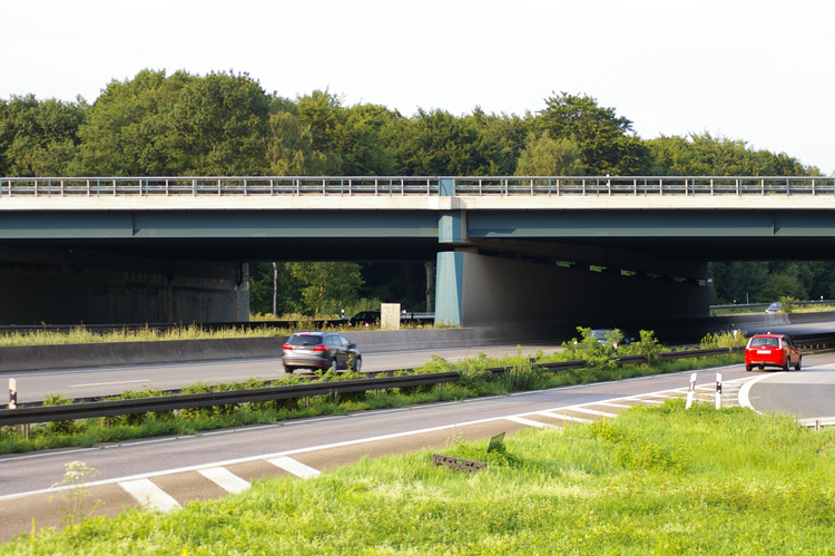 A2 Autobahnkreuz Kilometerstein Berliner Bär Oberhausen 3