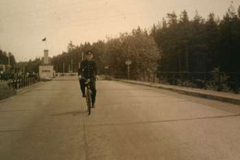 A2 Polizei Fahrrad Autobahn Grenzkontrollstelle Marienborn Helmstedt Gedenkstätte Deutsche Teilung 14