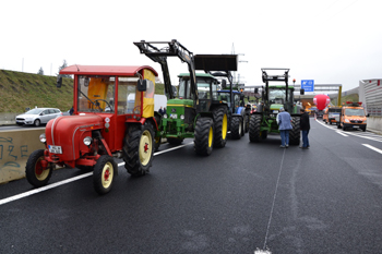 A30 Autobahn Verkehrsfreigabe Bad Oeynhausen Nordumfahrung historische Traktoren 386