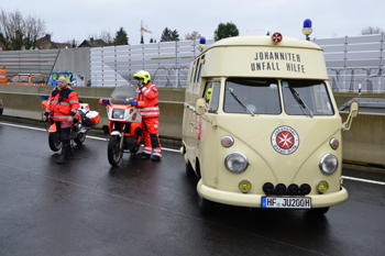 A30 Bundesautobahn Verkehrsfreigabe Bad Oeynhausen Nordumfahrung VW Bulli Johanniter 373