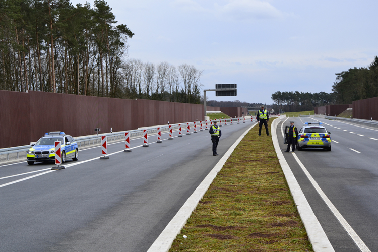 A33 Autobahn Osnabrück Bielefeld Verkehrsfreigabe Brackwede Steinhagen Künsebeck Autobahnpolizei 96