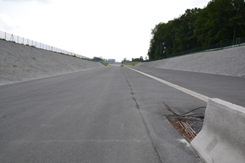 A33 Neue Autobahn Betonwand Mittelstreifen 19