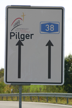 A38 Autobahn Papstbesuch Etzelsbach Eichsfeld Vollsperrung Pilger Hinweisschild 26