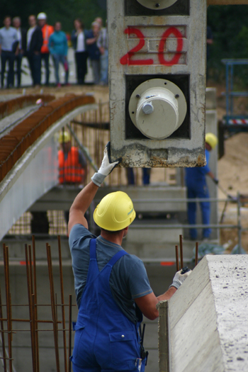 A3 Autobahn Brückenarbeiten Überführung Brückenträger Schwerlastkran Brückenbau9