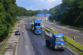 A3 Vollsperrung Bundesautobahn Erneuerung Fahrbahndecke Sanierung Asphalt Duisburg Kaiserberg Wedau Breitscheid 93