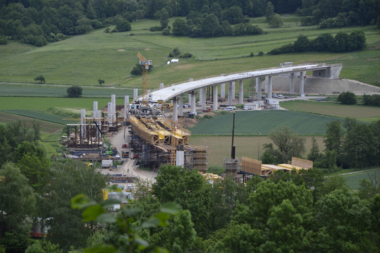 A44 Autobahnneubau Kassel Eschwege Eisenach Wehrtalbrücke Autobahnbrücke in Bau 41