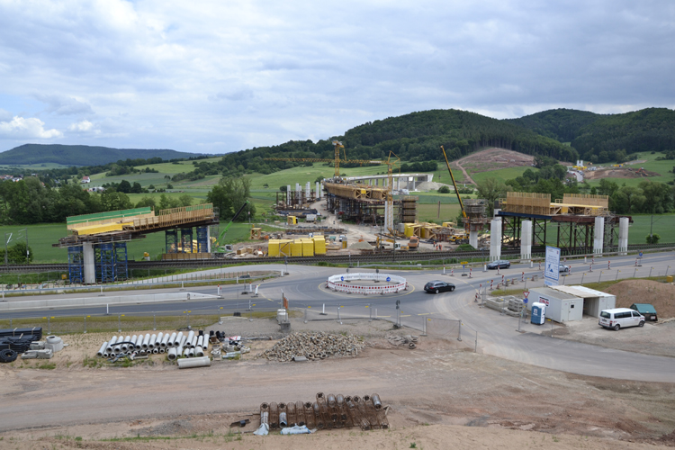 A44 Autobahnneubau Kassel Eschwege Eisenach Wehrtalbrücke Autobahnbrücke in Bau 60