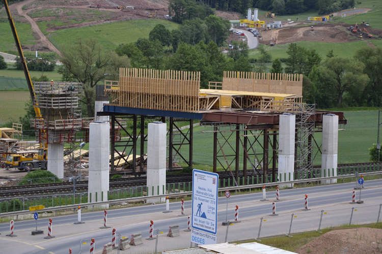 A44 Autobahnneubau Kassel Eschwege Eisenach Wehrtalbrücke Autobahnbrücke in Bau 65