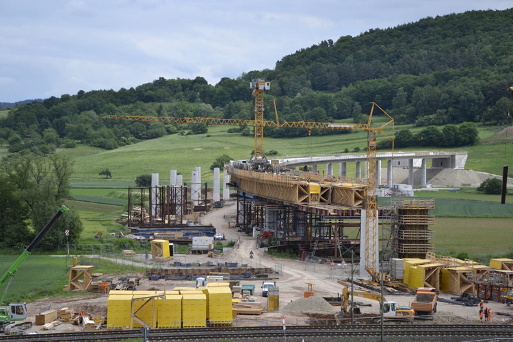 A44 Autobahnneubau Kassel Eschwege Eisenach Wehrtalbrücke Autobahnbrücke in Bau 66