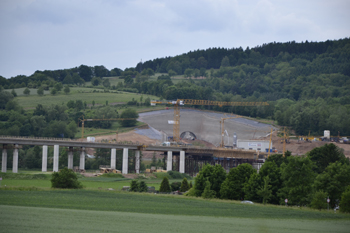 A44 Autobahnneubau Kassel Eschwege Eisenach Wehrtalbrücke Autobahnbrücke in Bau 77