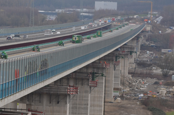 A45 Autobahn Lenntalbrücke Verschub Überbau Hilfspfeiler Hagen 85