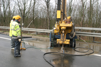 A45 Autobahn Vollsperrung Tagesbruch Bergbauschäden Bohrarbeiten4