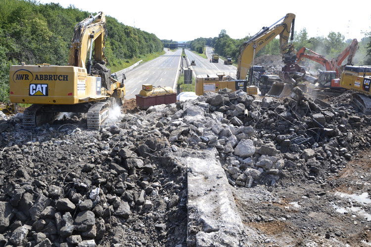 A4 alte Autobahnbrücke Köln Frankfurter Straße B8 Rückbau Brückenabriß Autobahnsperrung 56