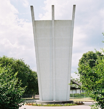 A5 Autobahn Frankfurt am Main - Darmstadt Luftbrückendenkmal 