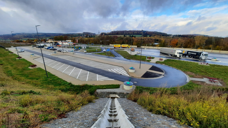 A7 Bundesautobahn Tank- und Rastanlage Raststätte Kalbach Fulda Rhön TuR Uttrichshausen 01