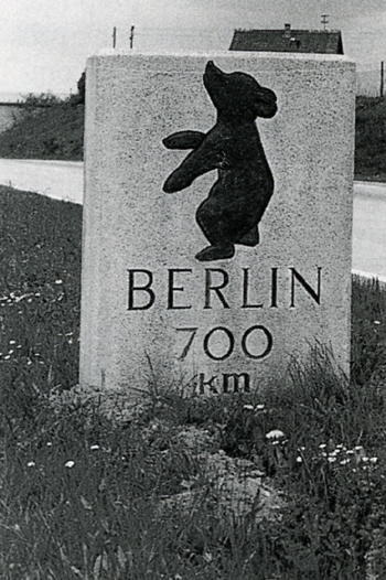 A8 Pforzheim Kilometerstein Berliner Bär 700km AiWdZ S180