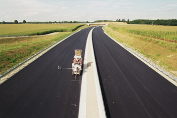 A94 Autobahn Trasse Dorfen Markierungsarbeiten 08