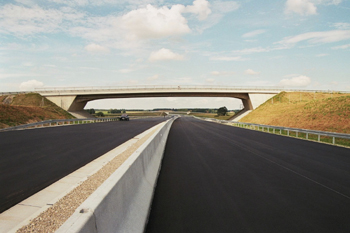 A94 Autobahn Überführung Betongleitwand einfach Trasse Dorfen 34