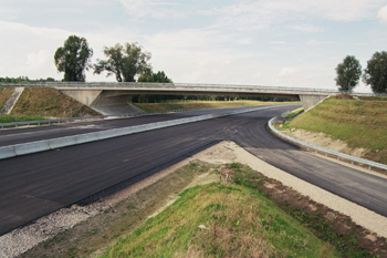 A94 Autobahn Überführung Parkplatz PWC 26