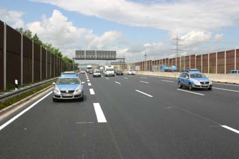 A 3 Bundesautobahn Ausbau achtstreifig Kölner Ring Verkehrsfreigabe Köln-Dellbrück Polizeieskorte 17