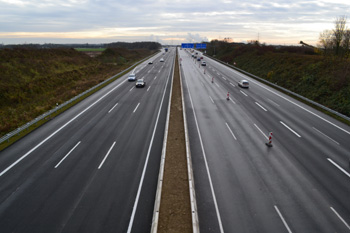 Abbau der Baustellenverkehrsfhrung auf einer Autobahn 42