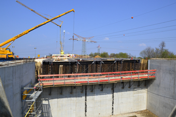 Ausbau Bundesstraße B 1 zur Autobahn A 40 in Dortmund Sölde Aplerbecker Straße Stahlträger Brückenneubau 51