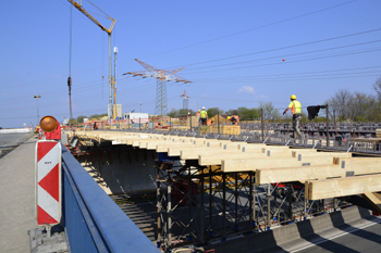 Ausbau Bundesstraße B 1 zur Autobahn A 40 in Dortmund Sölde Aplerbecker Straße Stahlträger Brückenneubau 54