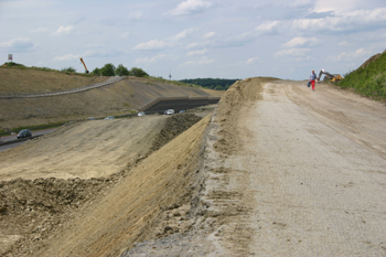 Autobahn A8 Karlsruhe Stuttgart sechsstreifiger Autobahnausbau Karlsbad Nttingen Autobahnparkplatz Steinig 95