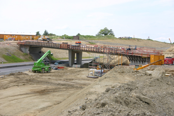 Autobahn A8 Karlsruhe Stuttgart sechsstreifiger Autobahnausbau Karlsbad Nttingen berfhrungsbauwerk Brcke 83