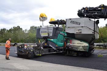 Autobahn A 3 Fahrbahndecke Elten Emmerich Kompaktasphaltdecke Deckschicht Binderschicht Fertiger25