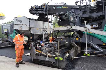 Autobahn A 3 Fahrbahndecke Elten Emmerich Kompaktasphaltdecke Deckschicht Binderschicht Fertiger 23