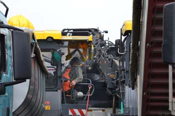 Autobahn A 3 Fahrbahndecke Elten Emmerich Kompaktasphaltdecke Deckschicht Binderschicht Fertiger 92