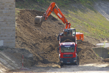 Autobahn A 40 Ruhrschnellweg Bochum Stahlhausen  Bagger 49