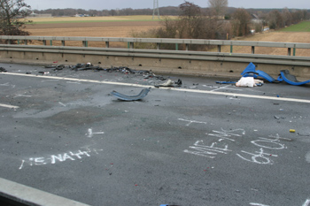 Autobahn A 57 Vollsperrung Unfall Brückenbrand 19