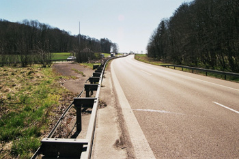 Autobahn A 8 Fahrbahnteilung Mittelstreifenüberfahrt 24