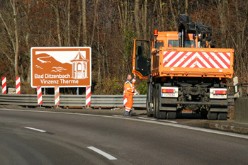 Autobahn A 8 Vollsperrung Albabstieg Drackensteiner Hang Grünschnitt  53