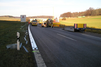 Autobahn A 8 Vollsperrung Albabstieg Drackensteiner Hang  Fahrbahndecke 017