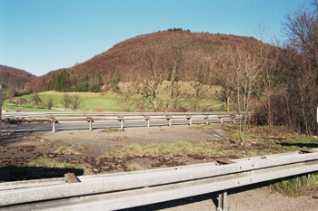 Autobahn A 8  Albaufstieg Mittelstreifen Fahrbahnteilung 04