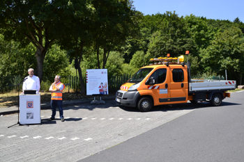 Autobahn Müll sammeln Verkehrsminister Al-Wazir Autobahnparkplatz illegale Müllentsorgung 52