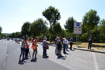 Autobahn Mll sammeln Verkehrsminister Al-Wazir Autobahnparkplatz illegale Mllentsorgung 54