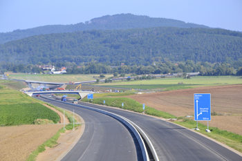 Autobahn Neubauabschnitt A 49 Neuental Kassel Gießen  Anschlußstelle Borken Hessen Neue Brücke Fahrbahndecke Asphalt Teer 49