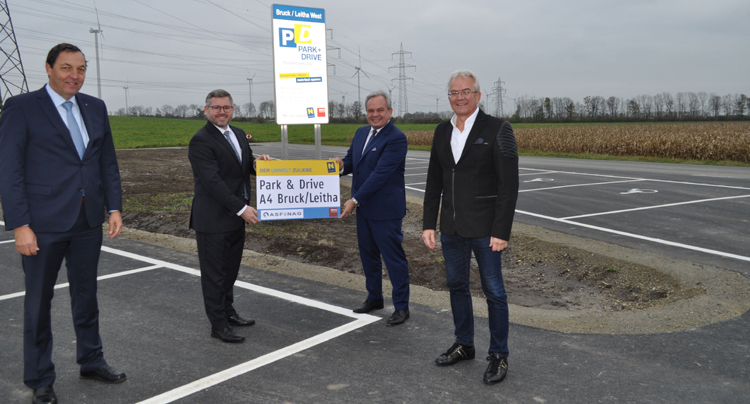 Autobahn Niedersterreich Bruck Leitha Wien Budapest Parkplatz