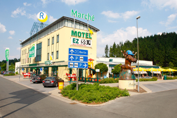 Autobahn_Raststatte_Hirschberg