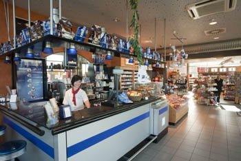 Autobahn_Tank-_und_Rastanlage_Frankenwald_2